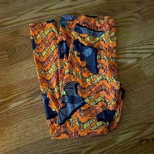 Tween LulaRoe orange bat leggings